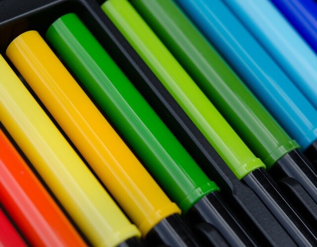 Don d'articles scolaires - crayons feutres